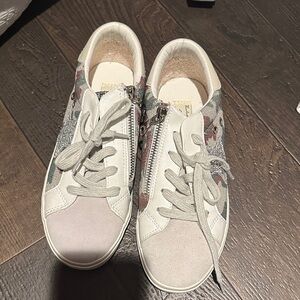 Vintage Havana White and Gray Sneakers